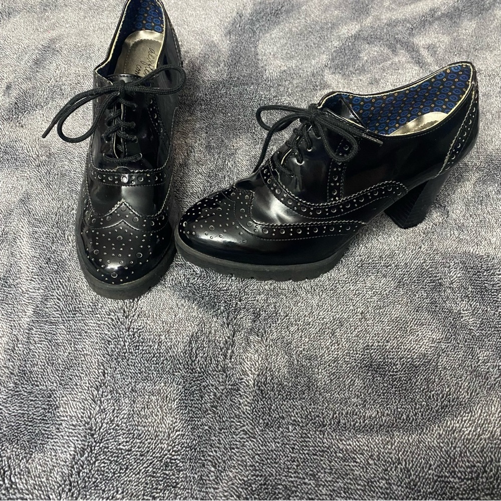 Dexflex Comfort black patent leather wingtip Oxford shoes. Festival